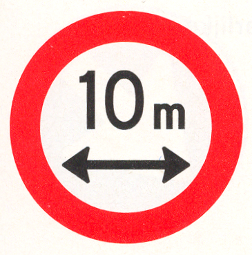 Gesloten voor voertuigen en samenstellen van voertuigen die, met inbegrip van de lading, langer zijn dan op het bord is aangegeven Gesloten voor voertuigen en samenstellen van voertuigen die, met inbegrip van de lading, langer zijn dan op het bord is aangegeven